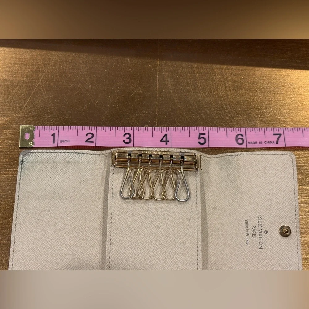 Louis Vuitton Damier Azur canvas 6 Key Holder
CT2106 - Picture 9 of 15